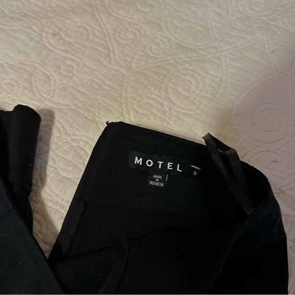 Motel black mini skirt - Picture 3 of 3